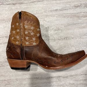 Womens Old Gringo ankle boots- worn once. Beautiful boot!